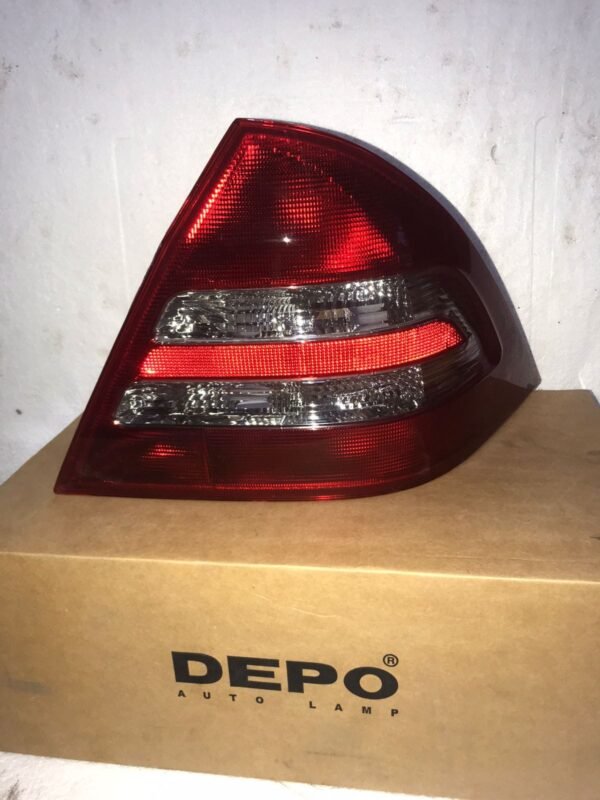 feu rouge arrière Mercedes Classe C W203 ,La marque DEPO .